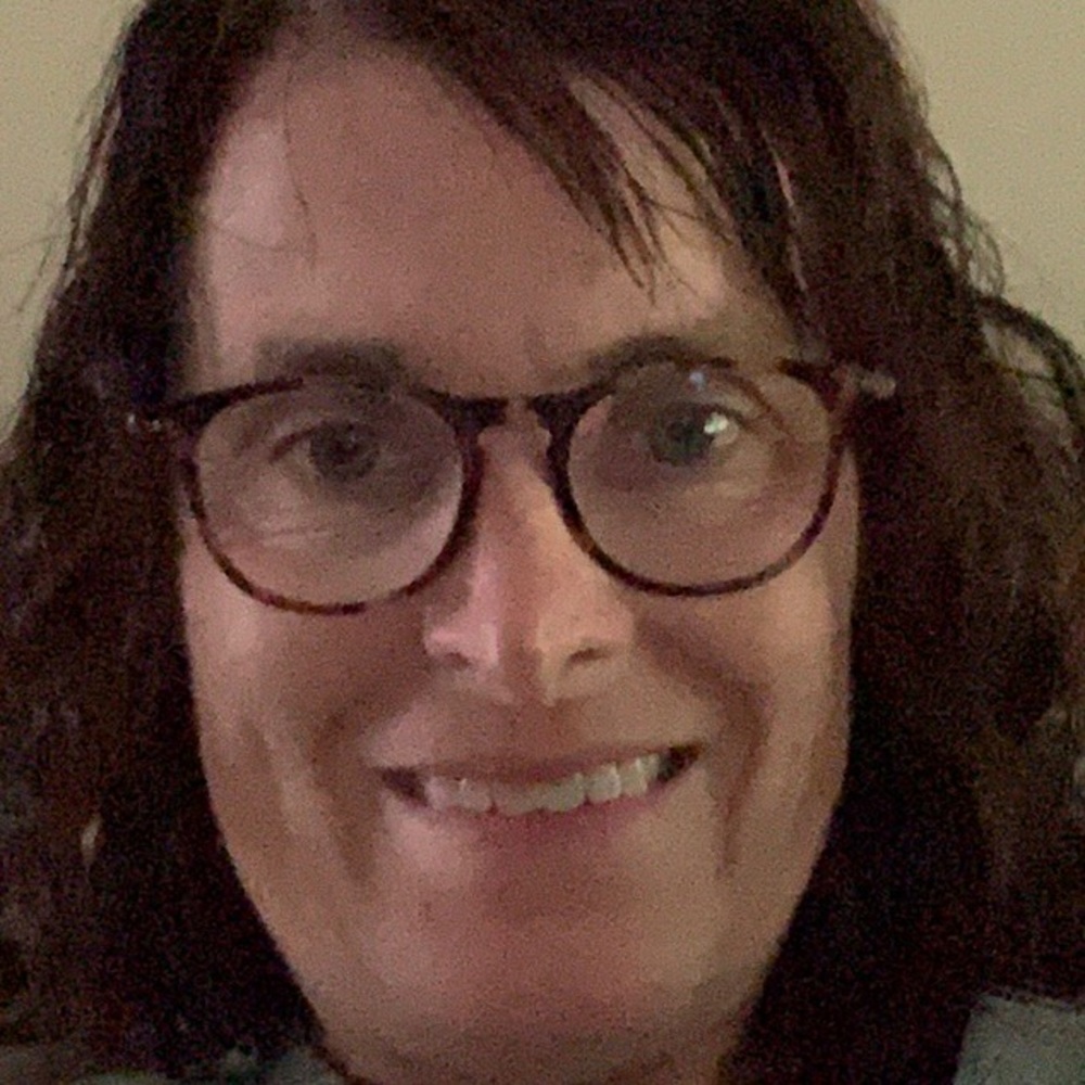 Meet your Posher, Lora